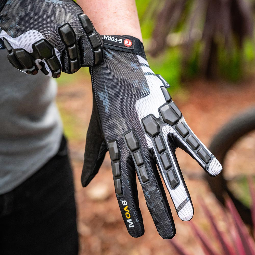 G-Form Moab Trail Gloves Black/White