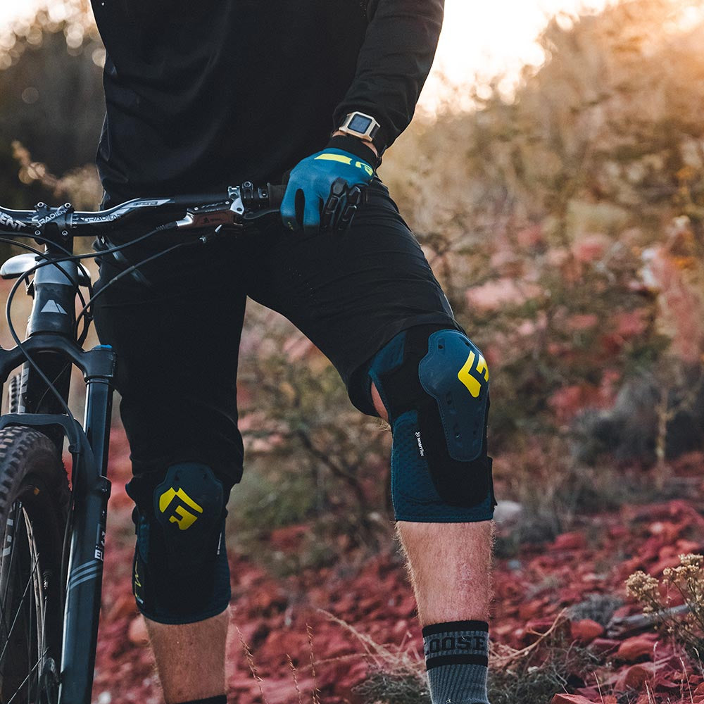 G-Form Sorata 2 Trail Glove Black/White